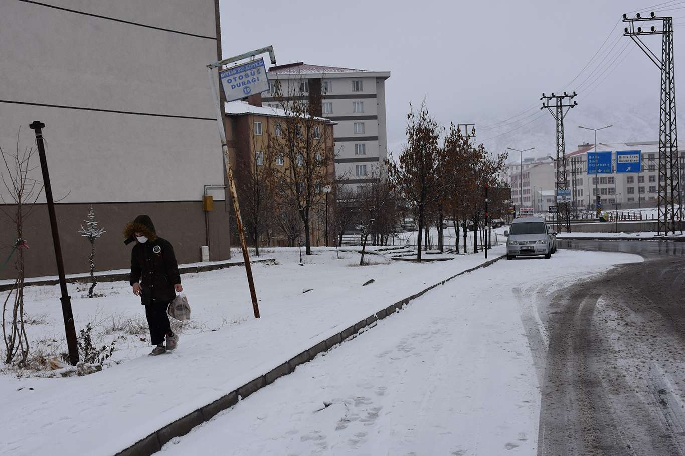 Bitlis'te yoğun kar yağışı başladı